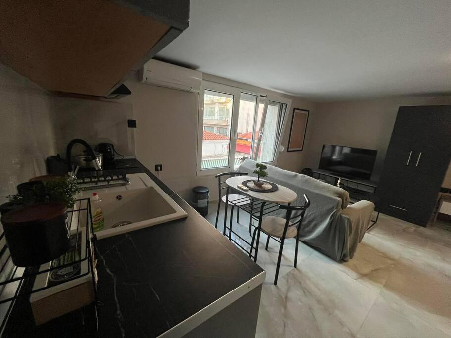 Cozy Studio In Alexandroupolis Bagian luar foto
